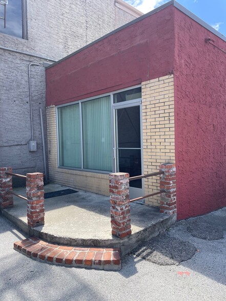 2433 Broad St, Chattanooga, TN for lease - Primary Photo - Image 1 of 6