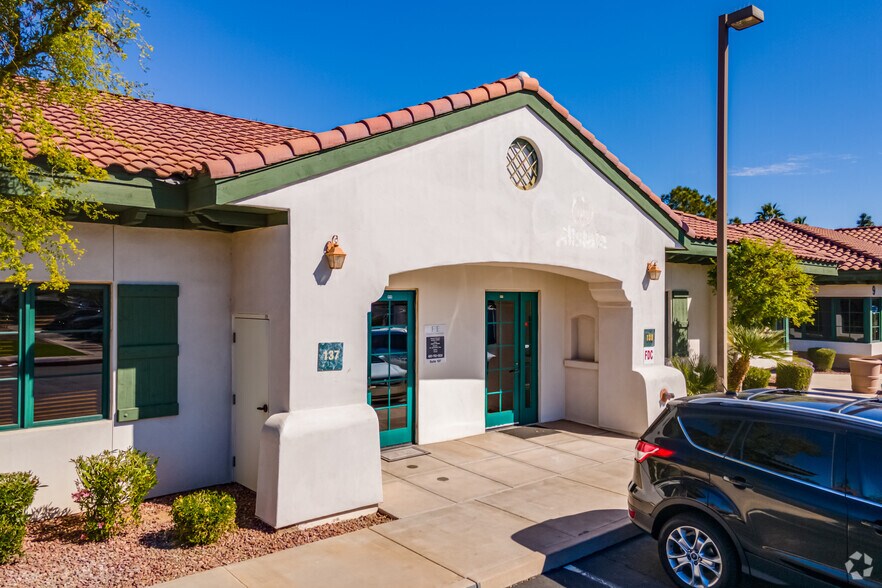 1757 E Baseline Rd, Gilbert, AZ à louer - Photo du bâtiment - Image 3 de 5