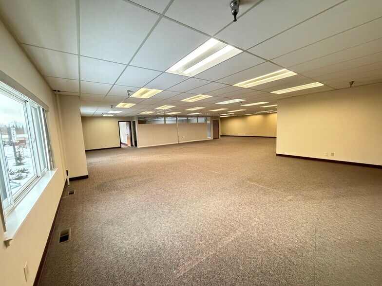 1301 Huffman Rd, Anchorage, AK à louer - Photo du bâtiment - Image 2 de 32
