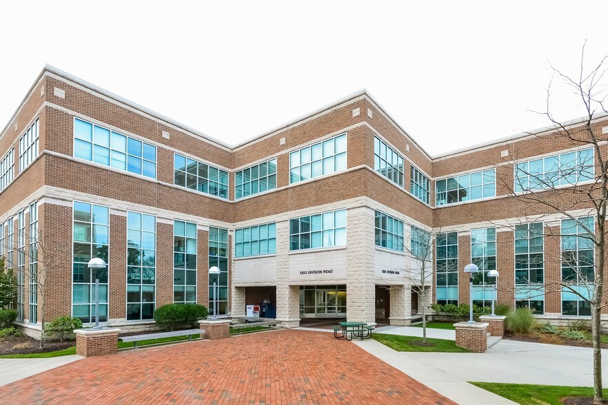 1350 Division Rd, West Warwick, RI à louer - Photo du bâtiment - Image 3 de 54