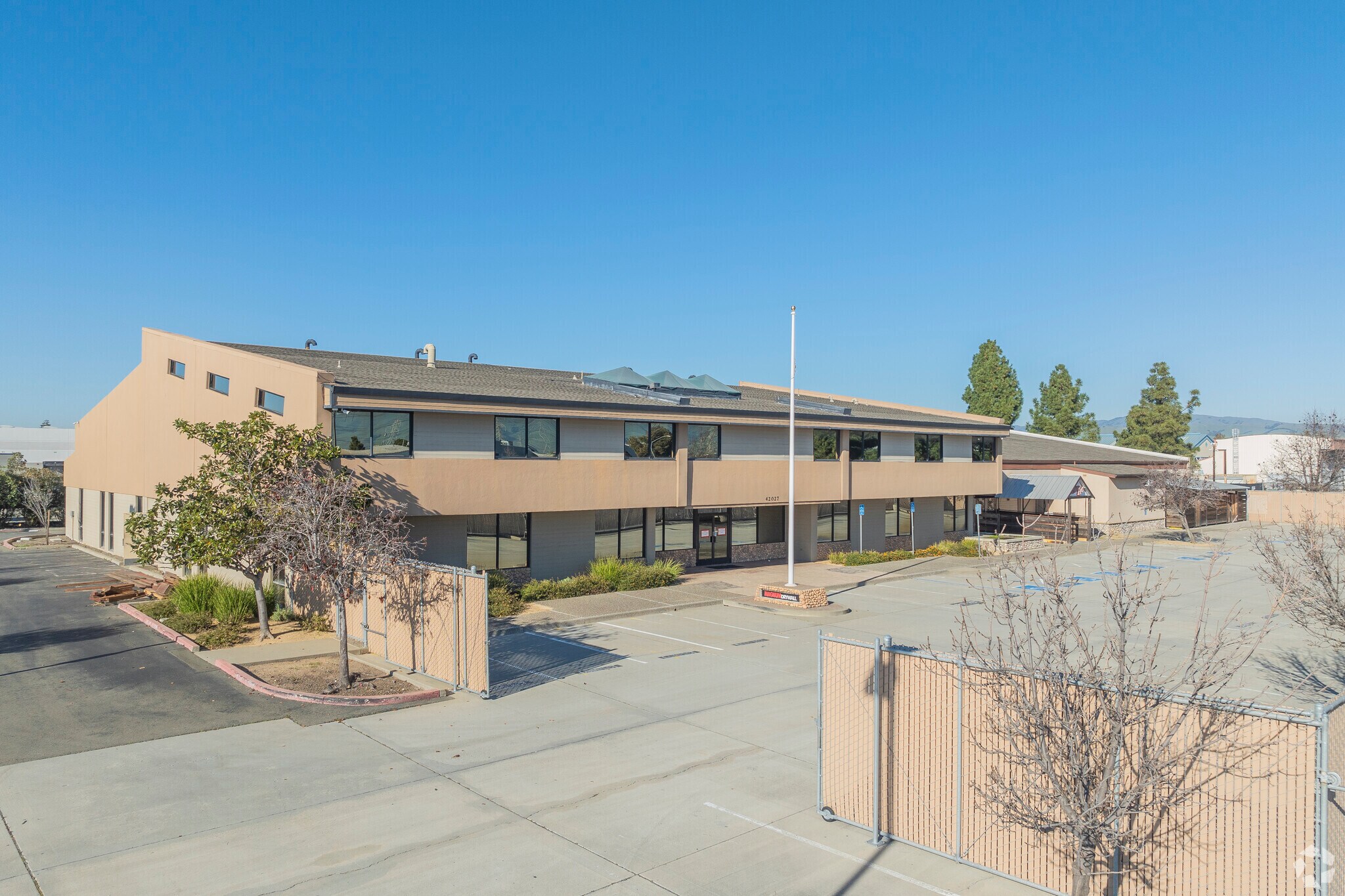 42011 Boscell Rd, Fremont, CA à louer Photo du bâtiment- Image 1 de 60