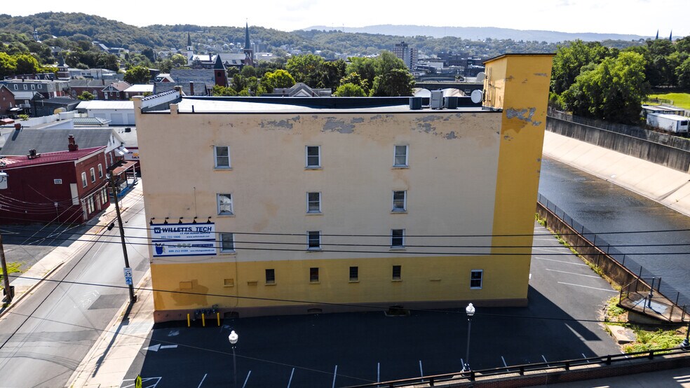 446 N Mechanic St, Cumberland, MD à vendre - Photo du bâtiment - Image 1 de 28