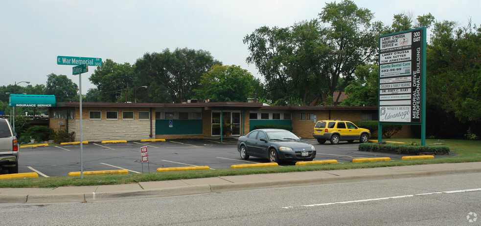 322 E War Memorial Dr, Peoria, IL for lease - Building Photo - Image 2 of 3