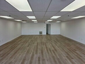 1-25 Barlows Landing Rd, Pocasset, MA à louer Photo intérieure- Image 2 de 5