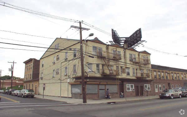 60-62 Dayton Ave, Passaic, NJ for sale - Primary Photo - Image 1 of 34