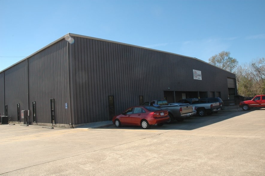 5105 W Cardinal Dr, Beaumont, TX for lease - Building Photo - Image 1 of 1