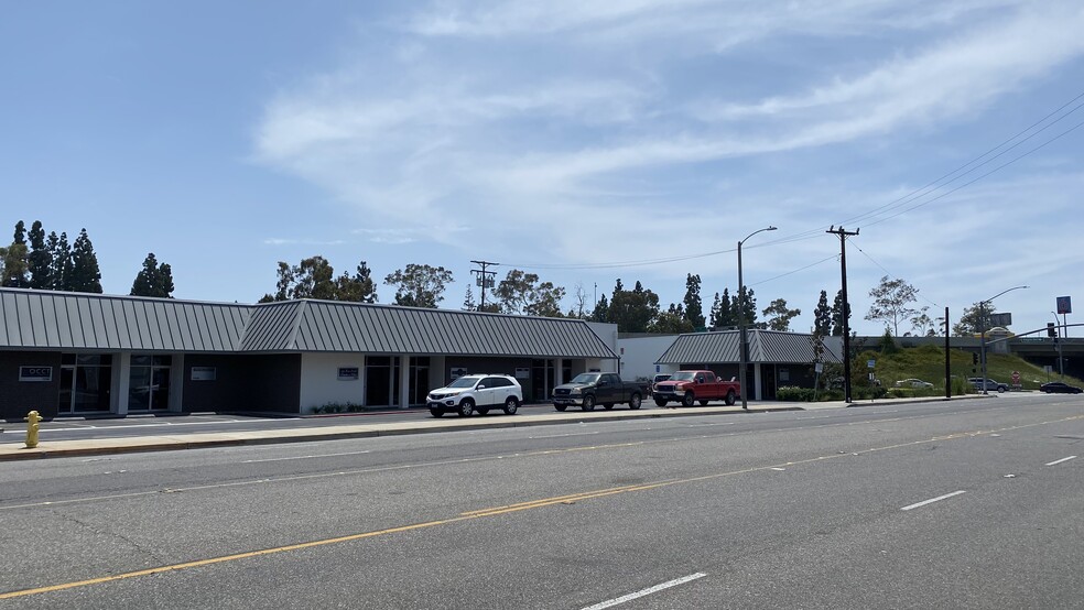 7212-7256 Garden Grove Blvd, Westminster, CA for lease - Building Photo - Image 1 of 9