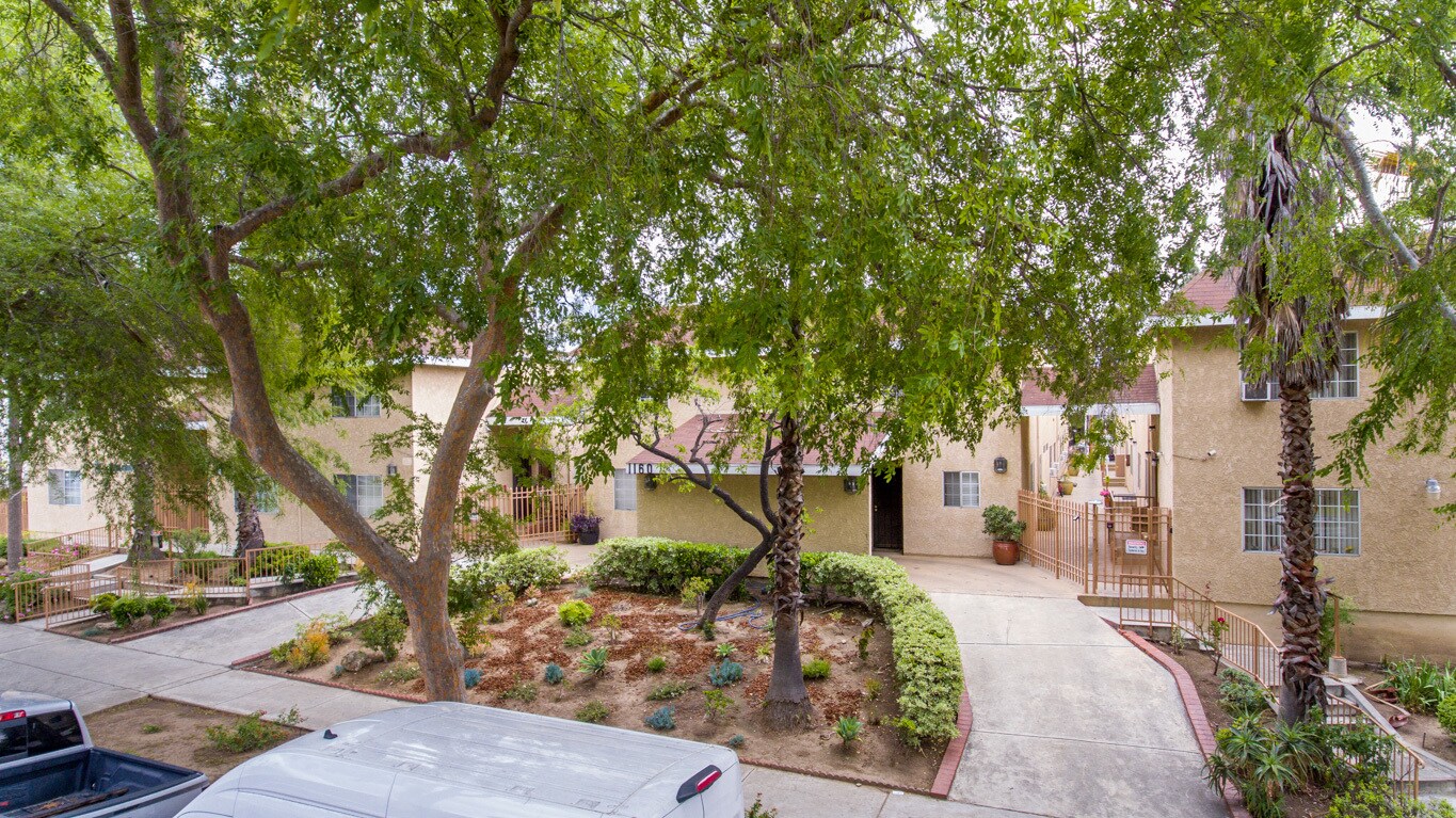 1160 Elm Ave, Glendale, CA à vendre Photo du bâtiment- Image 1 de 13