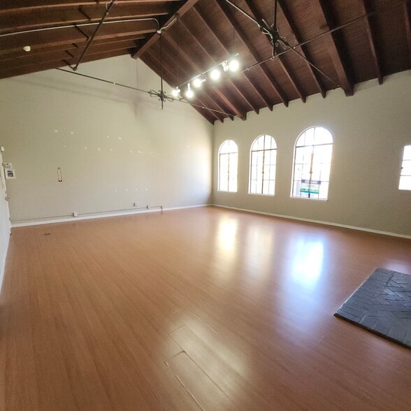 7560-7562 Monterey St, Gilroy, CA for lease - Building Photo - Image 3 of 11