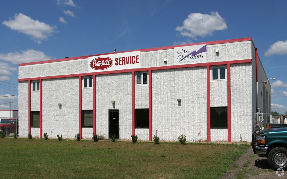 1741 NE Radisson Rd, Blaine, MN à louer - Photo du bâtiment - Image 2 de 3