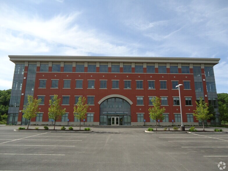 100 Crowley Dr, Marlborough, MA à louer - Photo du bâtiment - Image 2 de 10