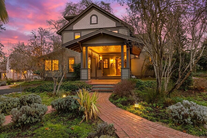 668 N Main St, Ashland, OR à vendre - Photo du bâtiment - Image 3 de 59