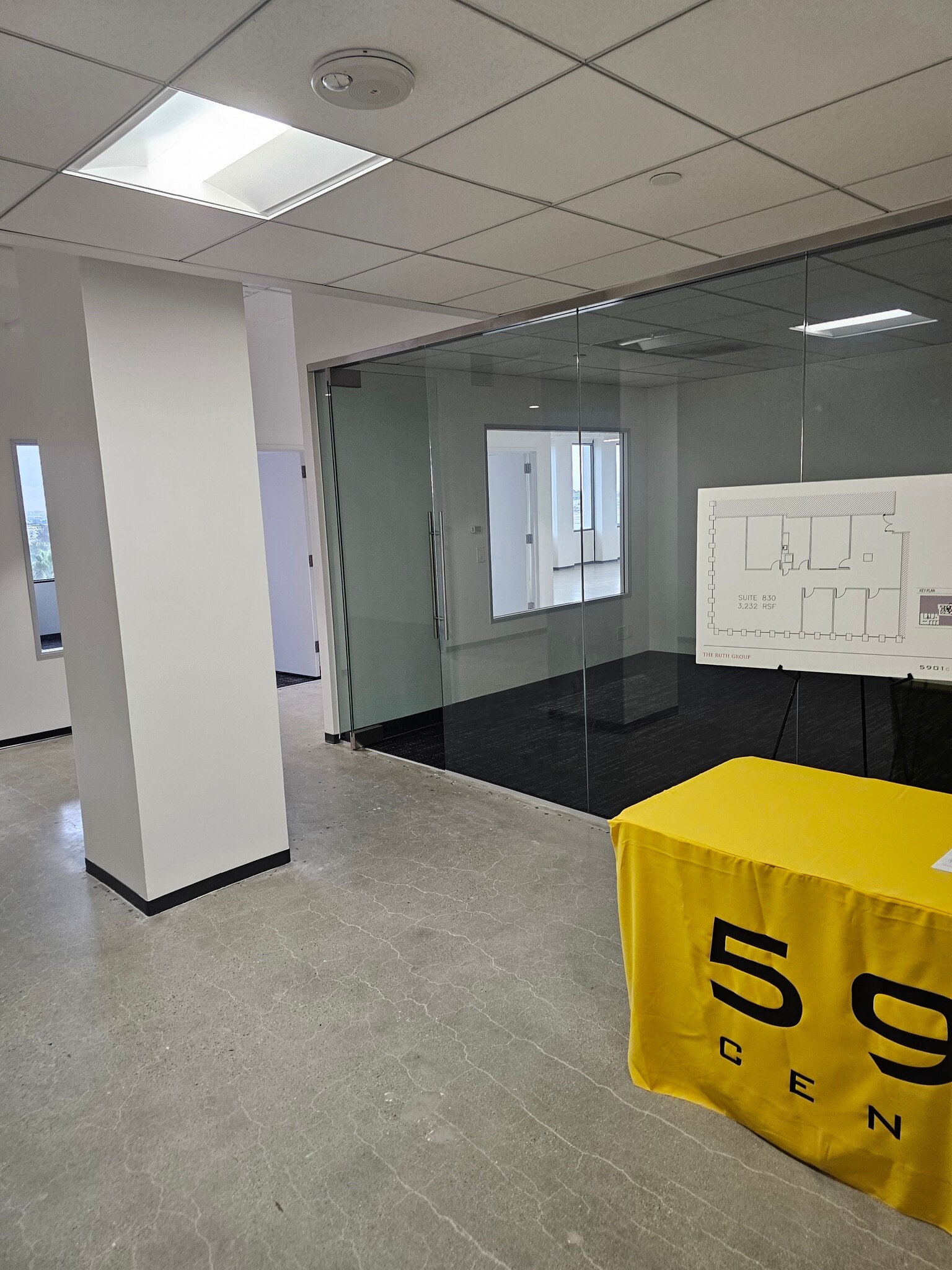 5901 W Century Blvd, Los Angeles, CA à louer Photo intérieure- Image 1 de 3