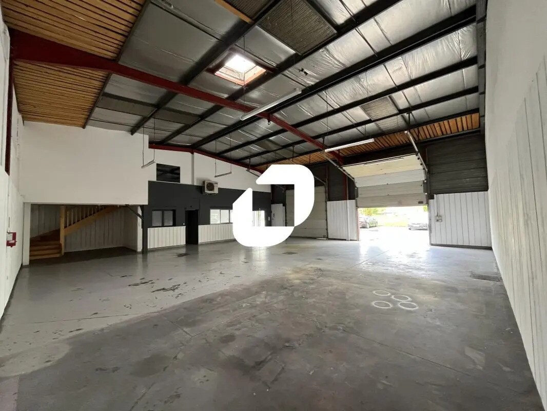 Flex in CIVRIEUX-D'AZERGUES for lease Interior Photo- Image 1 of 10