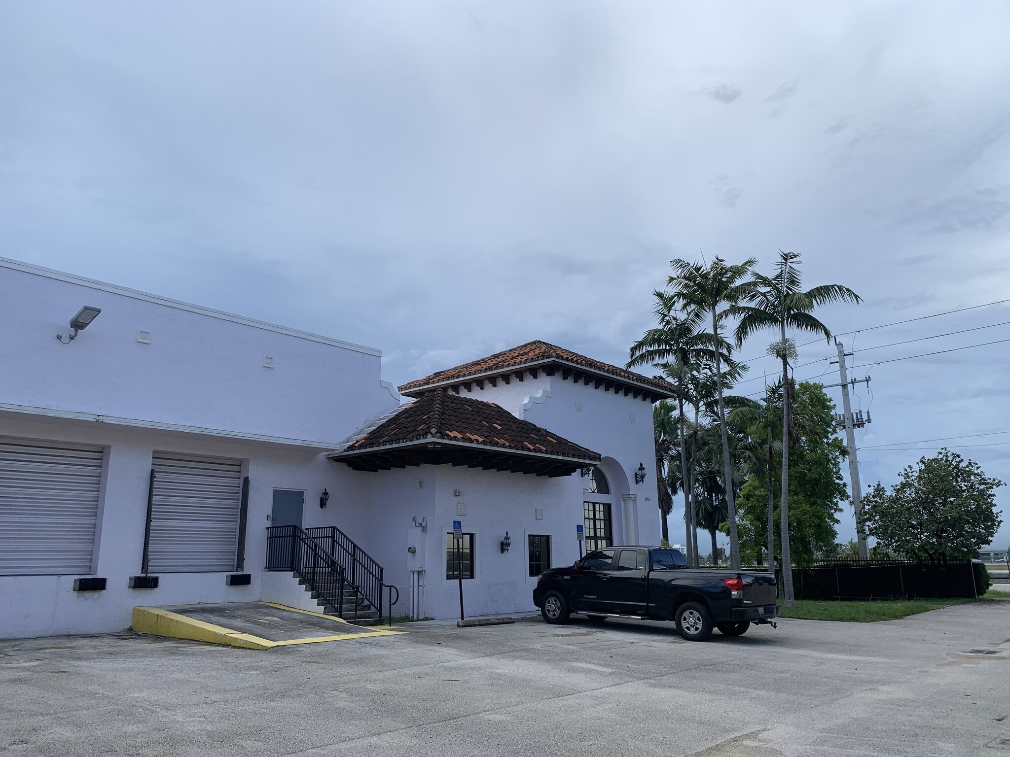 6951 NW 16th St, Miami, FL à louer Photo du bâtiment- Image 1 de 2