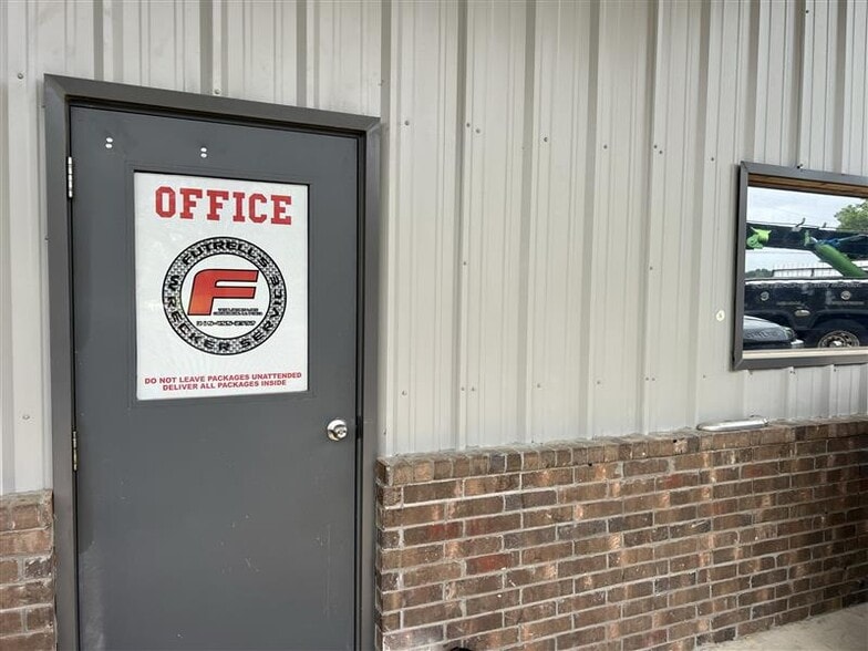 7066 Adams Ln, Greenwood, LA for sale - Building Photo - Image 3 of 11