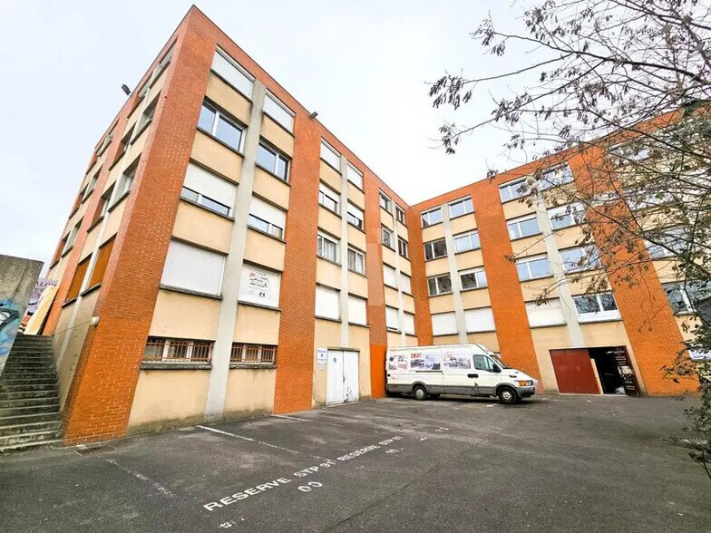 Bureau dans Évry-Courcouronnes à vendre - Photo du bâtiment - Image 2 de 11
