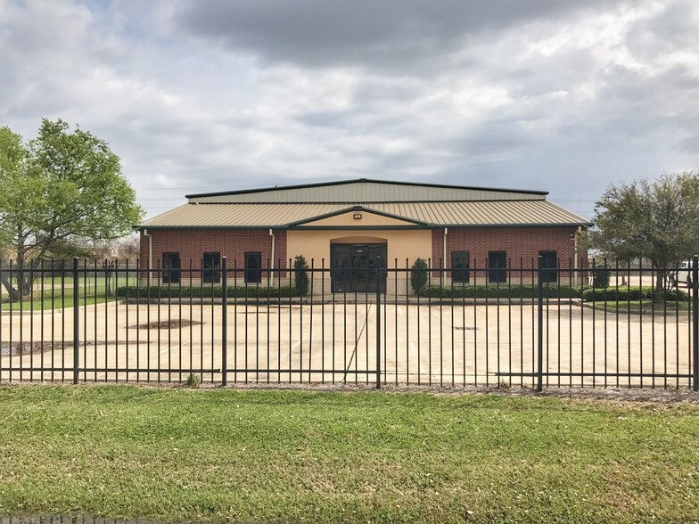 13018 Brittmoore Park Dr, Houston, TX à vendre - Photo du bâtiment - Image 2 de 4