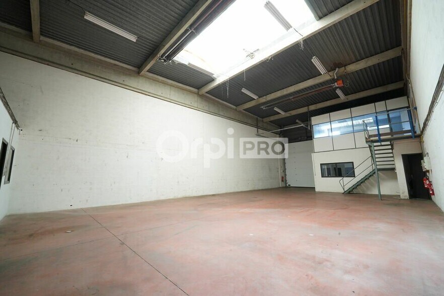 200 Rue Léon Blum, Villeurbanne for lease - Interior Photo - Image 2 of 9