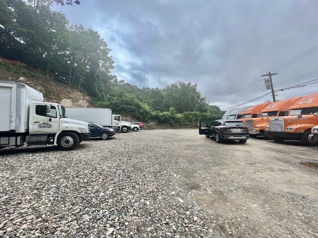 176 Virginia Rd, White Plains, NY for lease - Building Photo - Image 3 of 9