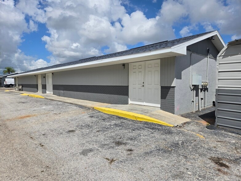 11151 66th St N, Largo, FL à vendre - Photo du bâtiment - Image 2 de 19
