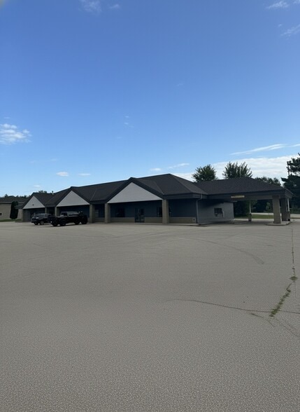 200 Golfview Rd, Cecil, WI for lease - Building Photo - Image 1 of 12