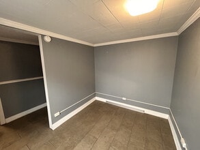 5000 W Elm St, McHenry, IL à louer Photo intérieure- Image 1 de 3