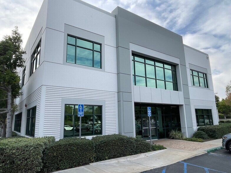 27 Orchard Rd, Lake Forest, CA à vendre - Photo du bâtiment - Image 2 de 23