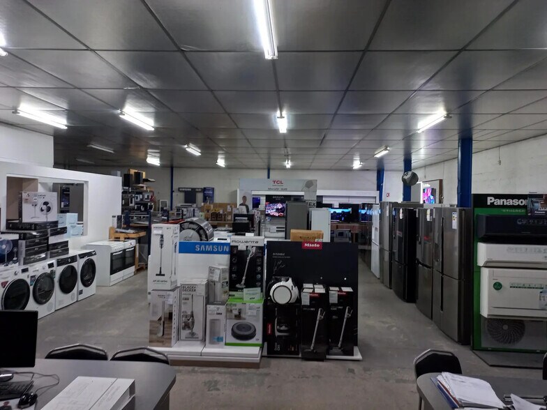 Flex dans Vitrolles à louer - Photo du bâtiment - Image 2 de 8