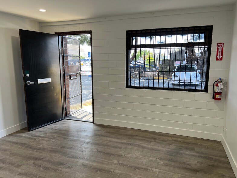 7411 Laurel Canyon Blvd, North Hollywood, CA à louer - Photo du bâtiment - Image 3 de 9