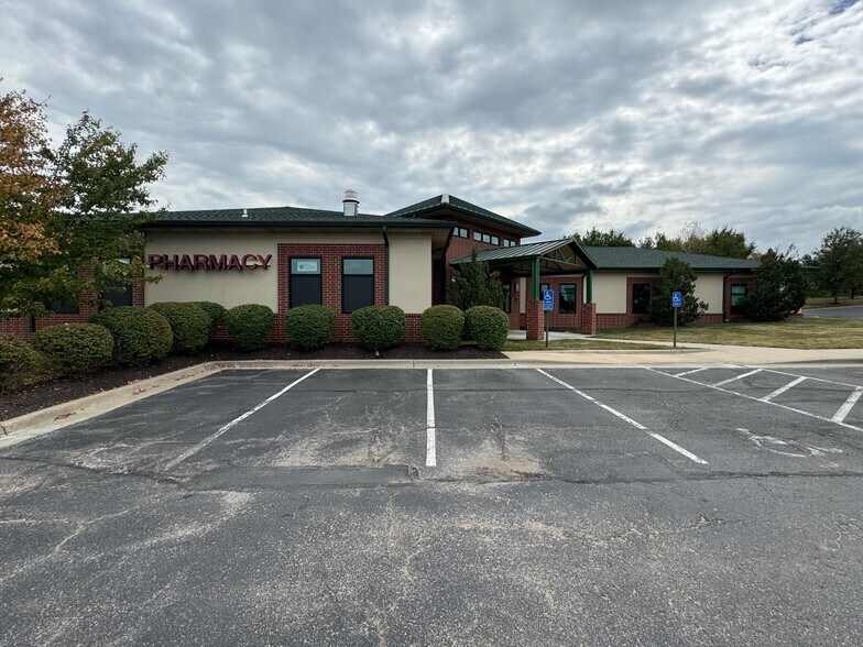 15415 Pinehurst Dr, Basehor, KS à louer - Photo du bâtiment - Image 3 de 22