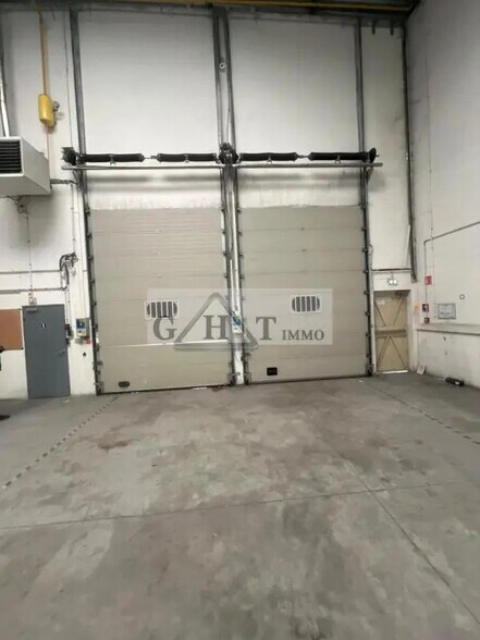 Industrial in Saint-Ouen-sur-Seine for lease - Interior Photo - Image 3 of 10