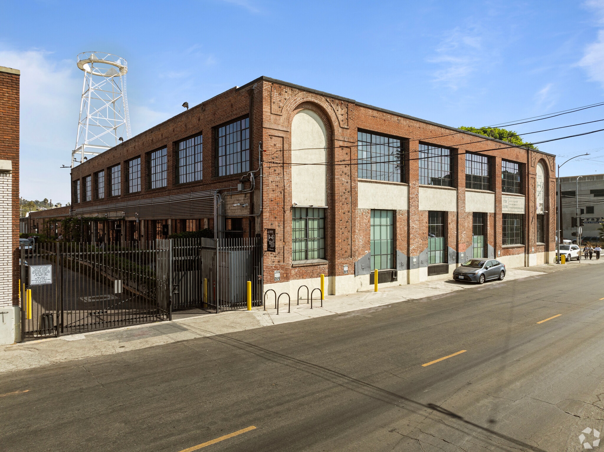 1451 E 4th St, Los Angeles, CA for lease Primary Photo- Image 1 of 40