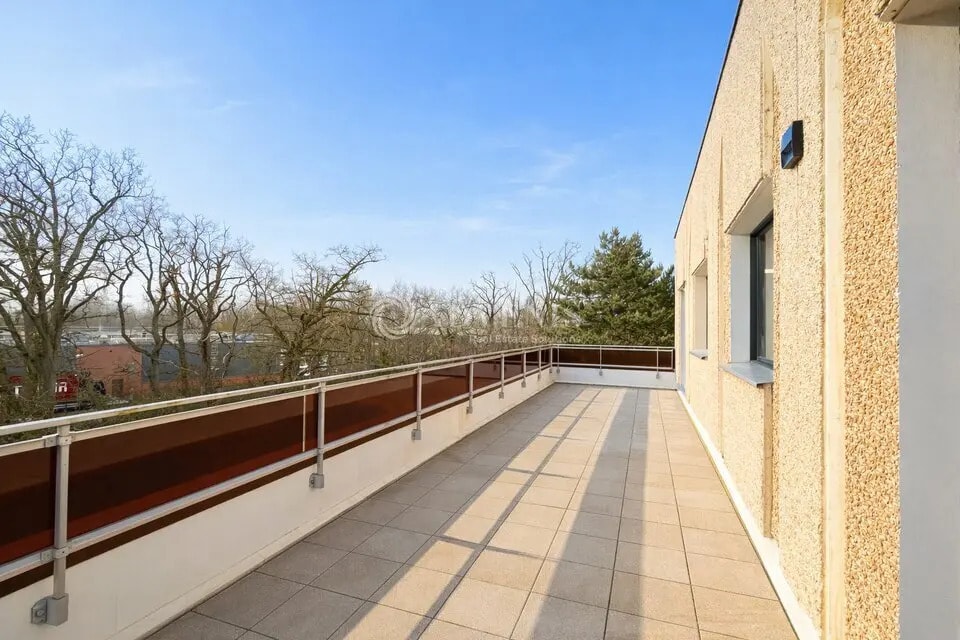 Office in SAINT-OUEN-L'AUMONE for lease Building Photo- Image 1 of 12