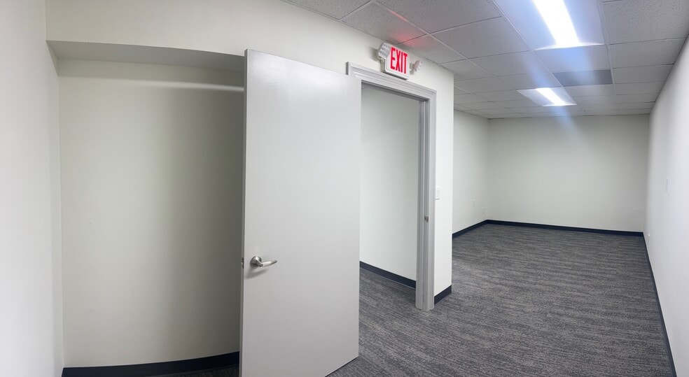 3111 Fortune Way, Wellington, FL for lease - Interior Photo - Image 3 of 5