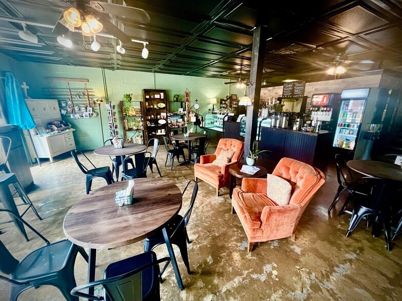 111 E Main St, Wilmore, KY for sale - Interior Photo - Image 3 of 3
