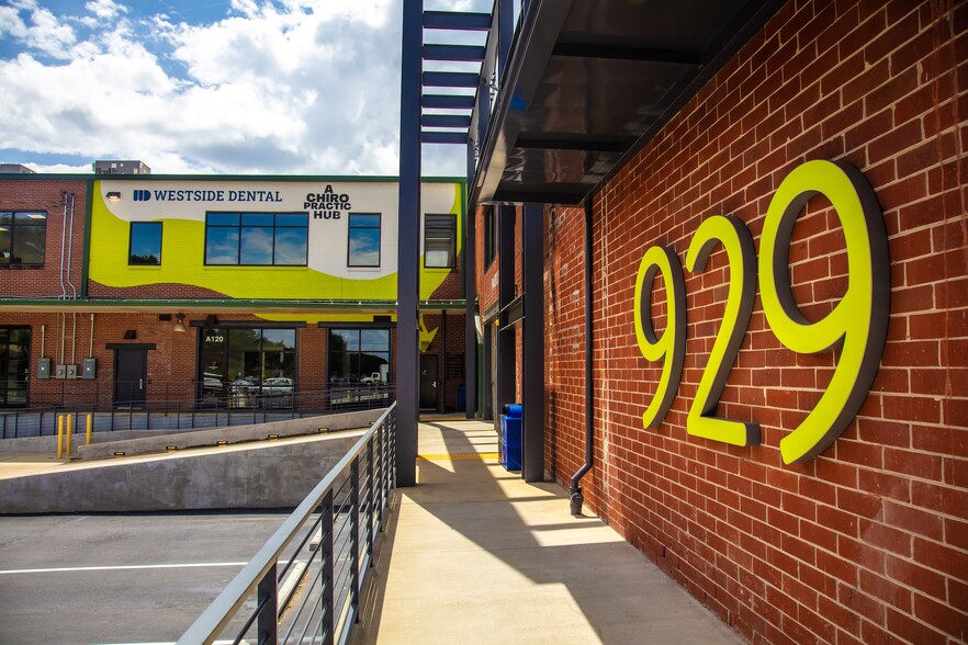 929-933 White St, Atlanta, GA for lease - Building Photo - Image 1 of 42