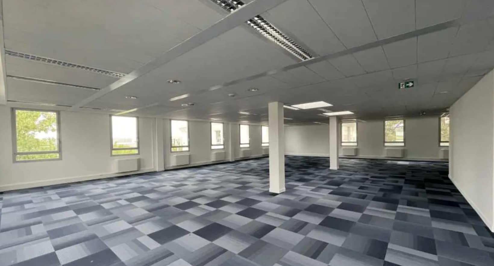 11 Rue Pascal, Bron à louer Photo intérieure- Image 1 de 4