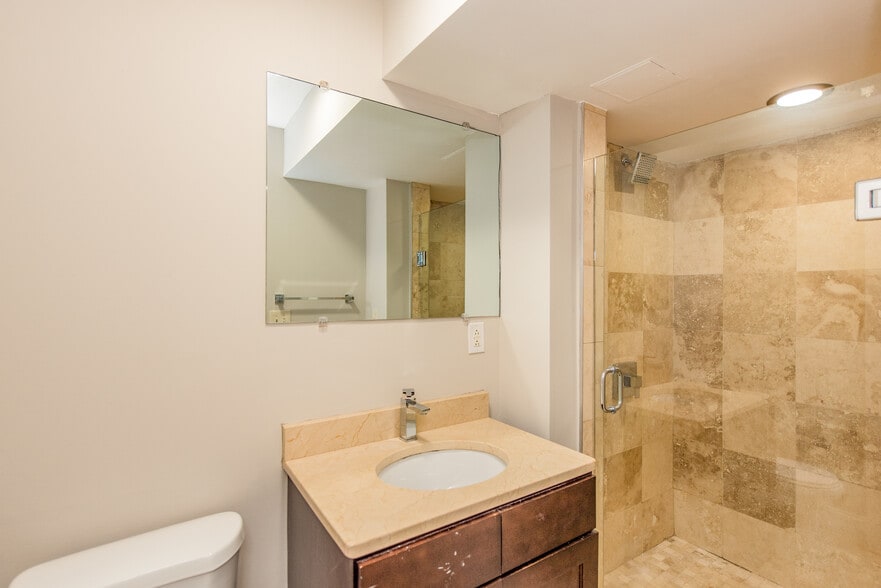 617-631 W Lexington St, Baltimore, MD for lease - Interior Photo - Image 3 of 33