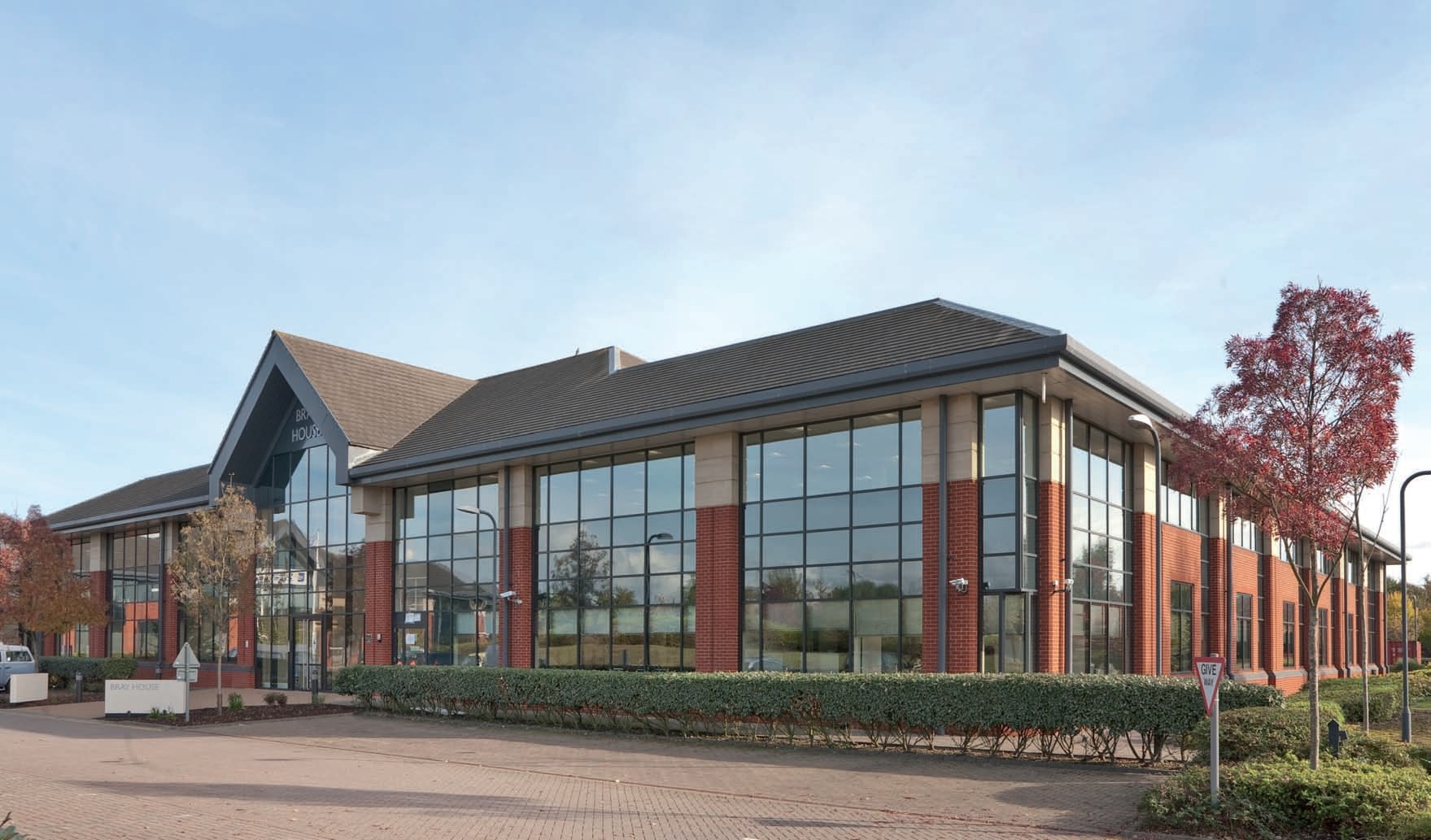 Westacott Way, Maidenhead for lease Building Photo- Image 1 of 5