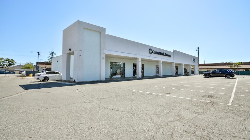 12372 Garden Grove Blvd, Garden Grove, CA for lease - Building Photo - Image 2 of 13