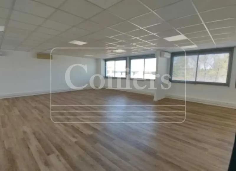 260 Rue René Descartes, Aix-en-Provence for lease - Interior Photo - Image 3 of 20