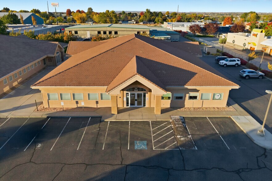 8656 W Gage Blvd, Kennewick, WA à louer - Photo du bâtiment - Image 2 de 4
