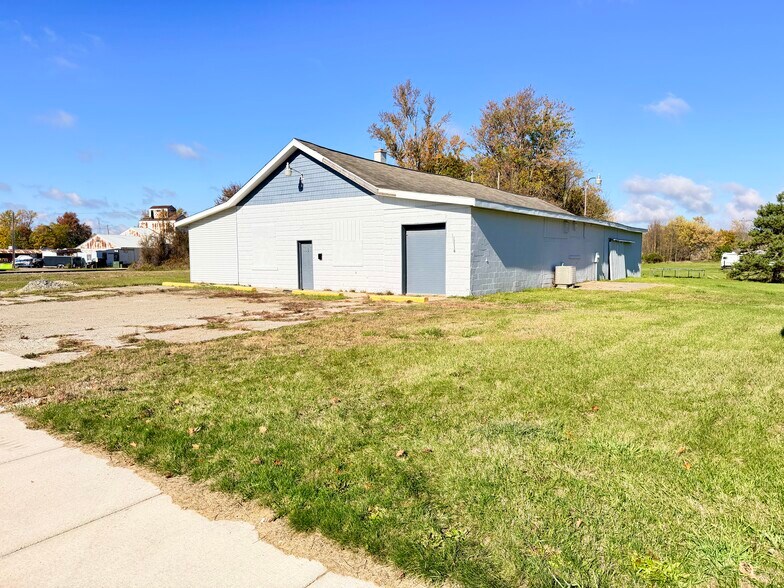 35 Wells St, Croswell, MI à vendre - Photo du bâtiment - Image 2 de 11
