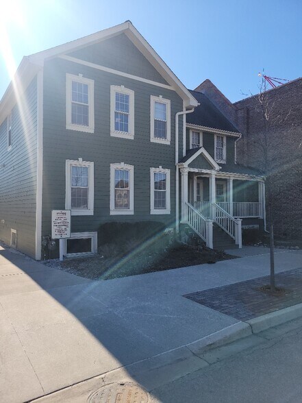 122 W Liberty Dr, Wheaton, IL à louer - Photo principale - Image 1 de 1
