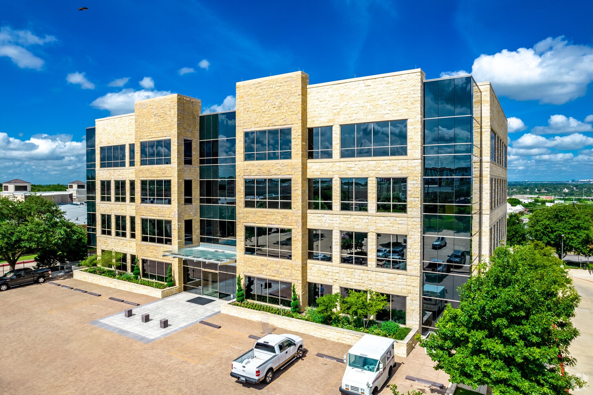 250 W Nottingham Pl, San Antonio, TX for lease Building Photo- Image 1 of 10