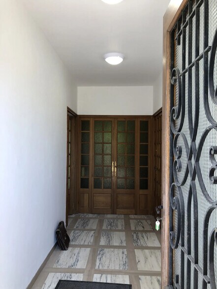 110 Chemin Du Camp De Sarlier, Aubagne à louer - Hall d’entrée - Image 2 de 6