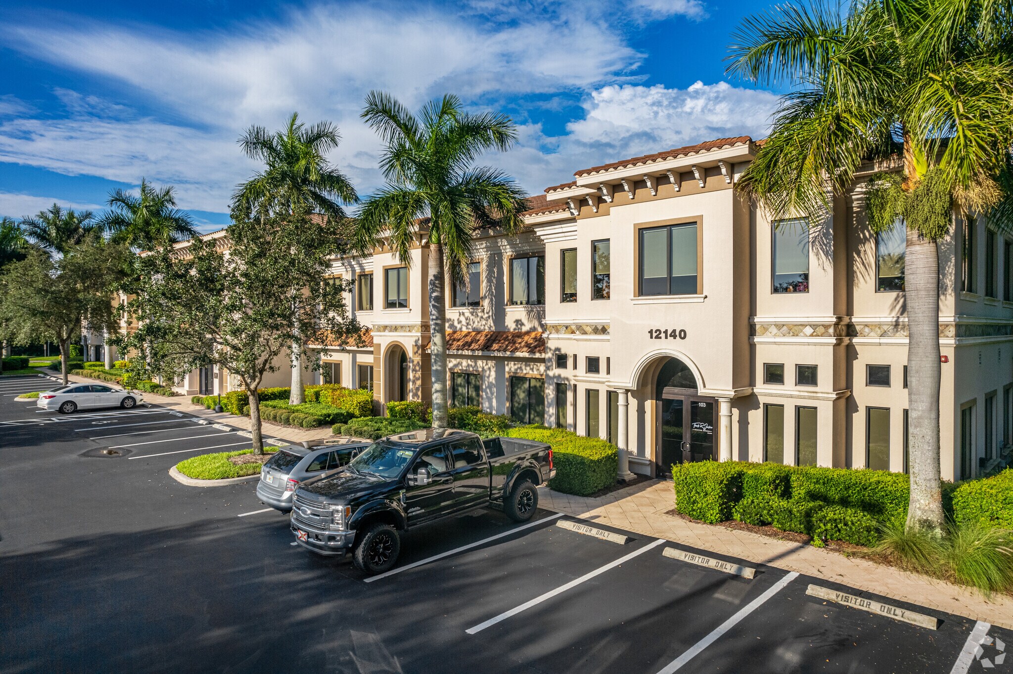 12140 Carissa Commerce Ct, Fort Myers, FL à louer Photo du bâtiment- Image 1 de 20
