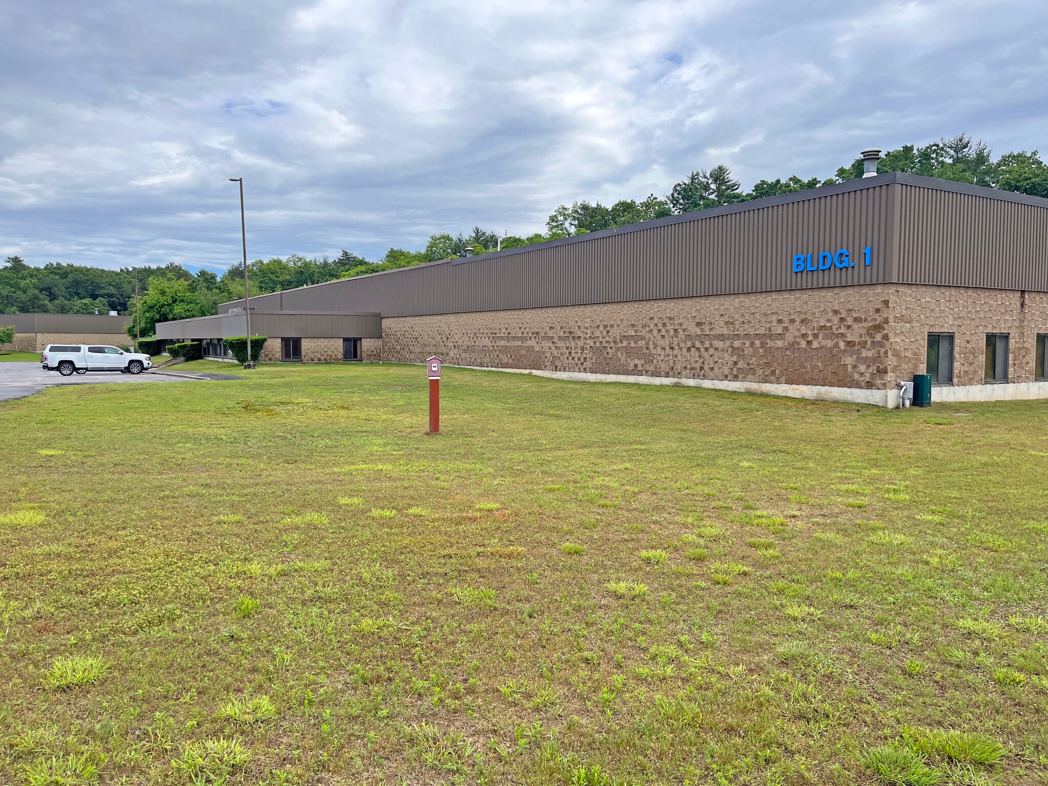 10 Forbes Rd, Newmarket, NH for lease Building Photo- Image 1 of 7