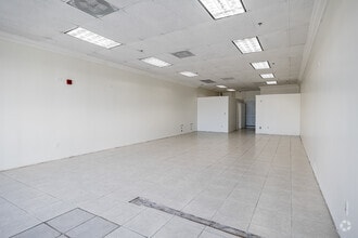 10120-10130 Garden Grove Blvd, Garden Grove, CA à louer Photo du bâtiment- Image 2 de 9